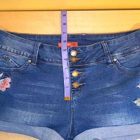 YMI - NWOT Denim Embroidered Jean Shorts - Picture 7 of 7